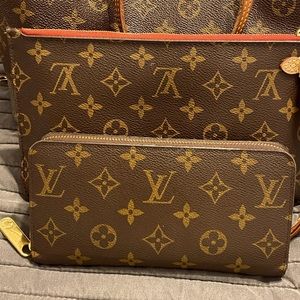 LV Zippy Organizer/Wallet. Approx 2 years old. Excellent condition!